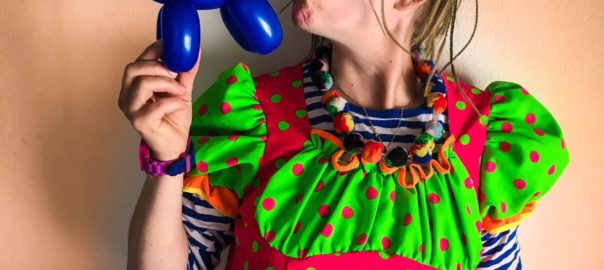 Kinderschminken Zauberer Kindergeburtstag Clown mieten Berlin